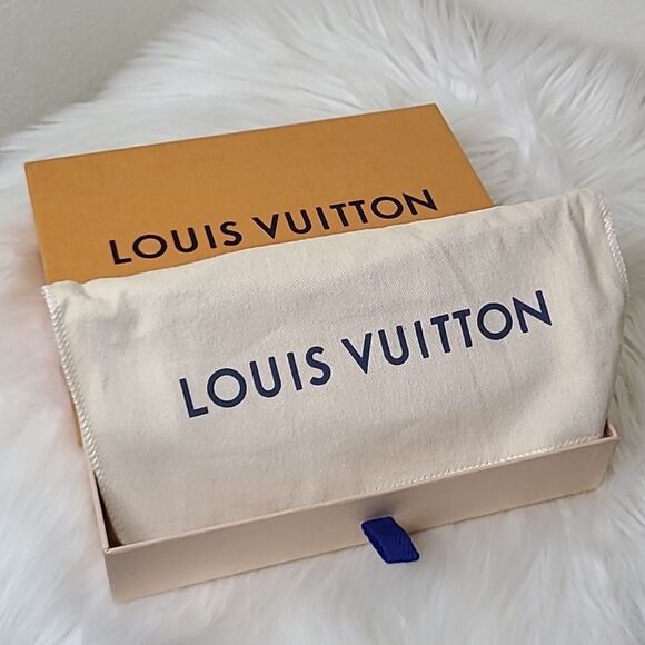 💯 Authentic Louis Vuitton Damier Ebene Sarah Wallet🍀 - Picture 12 of 13